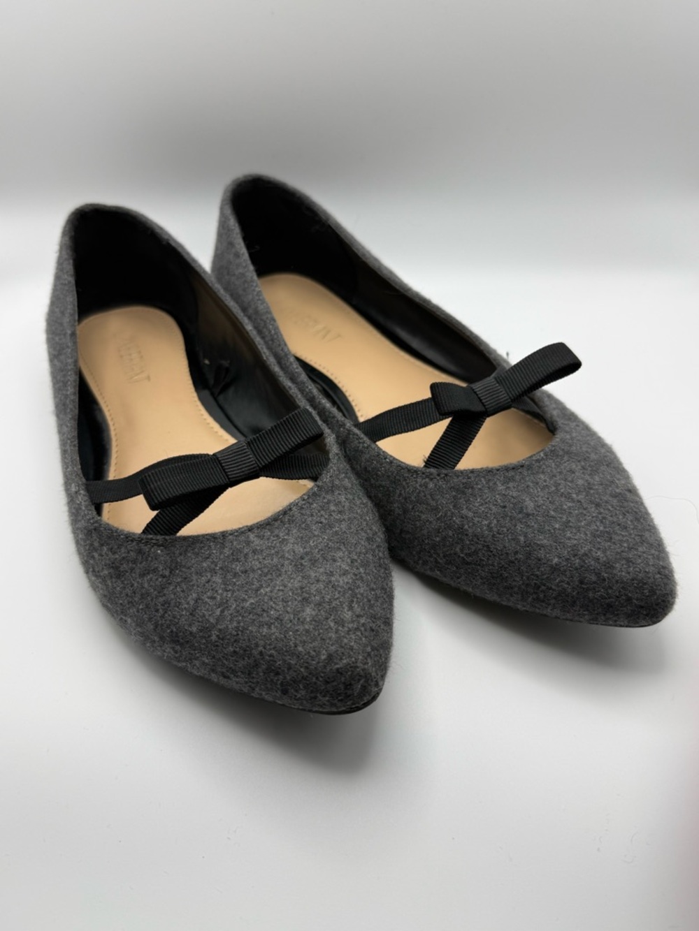 Gray Pointed Ballet Flats with Bow